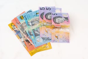 Parte da cultura australiana: diferentes notas do dólar australiano.