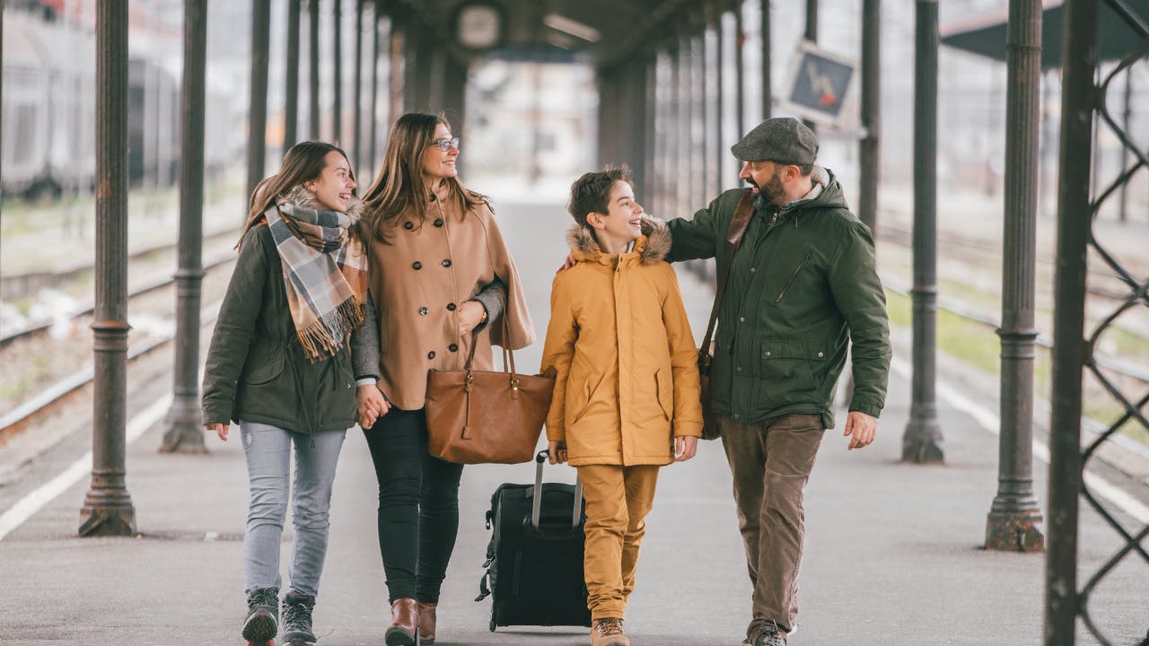 família indo viajar