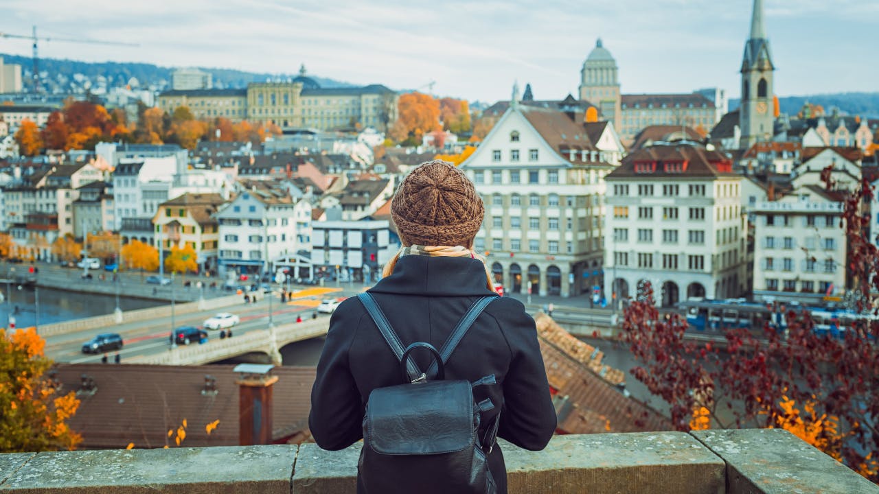 Intercâmbio em cidades grandes vs pequenas: prós e contras